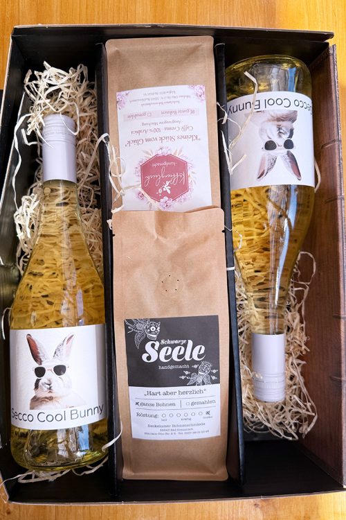 Doppelpack Paket zum Sektfr&uuml;hst&uuml;ck mit 2 Flaschen Secco cool Bunny, 1 P&auml;ckchen Espresso Bohnen und 1 P&auml;ckchen Kaffee Crema Bohnen