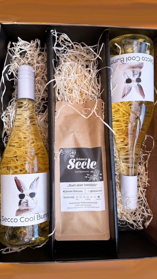 Paket mit 2 Flaschen Secco Cool Bunny und einem P&auml;ckchen Espresso "schwarze Seele"